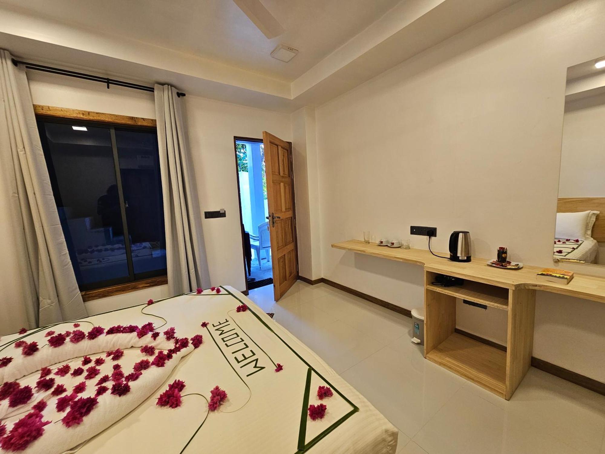Sunset Beach View Dhangethi Exteriör bild